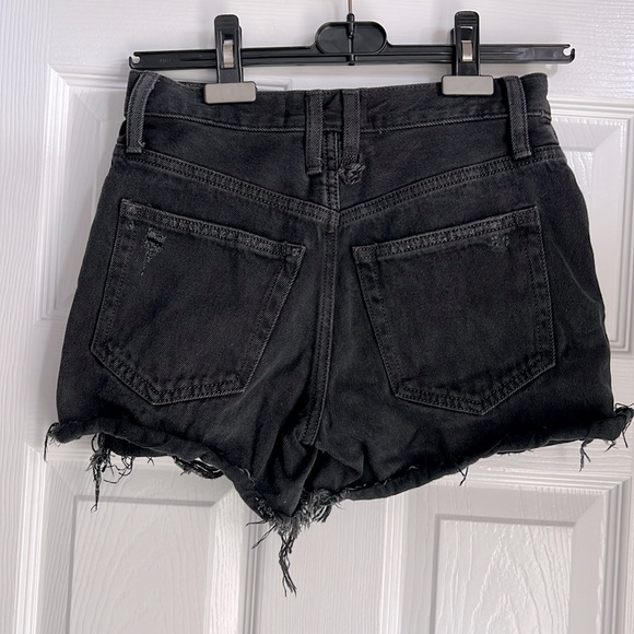 FREE PEOPLE 24 black hidden button fly shorts - Picture 2 of 7